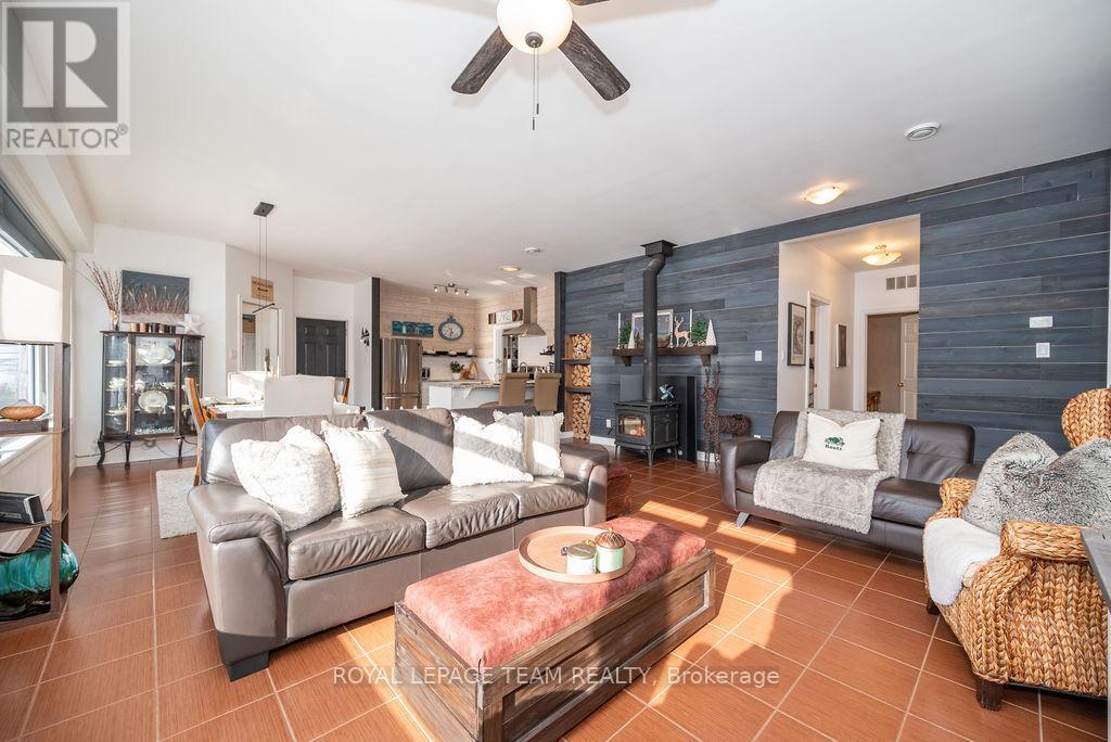 188 Paugh Lake Road, Madawaska Valley, Ontario  K0J 1B0 - Photo 26 - X12400561