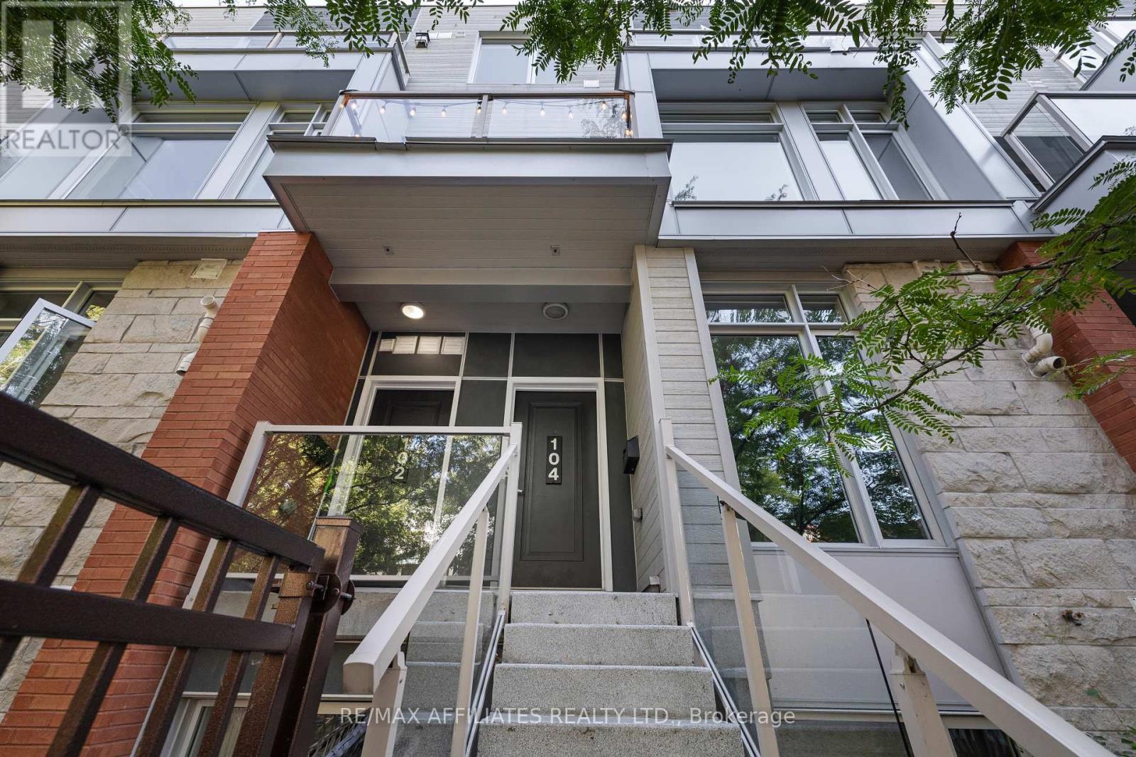 Property at 104 HOLMWOOD AVENUE image 2