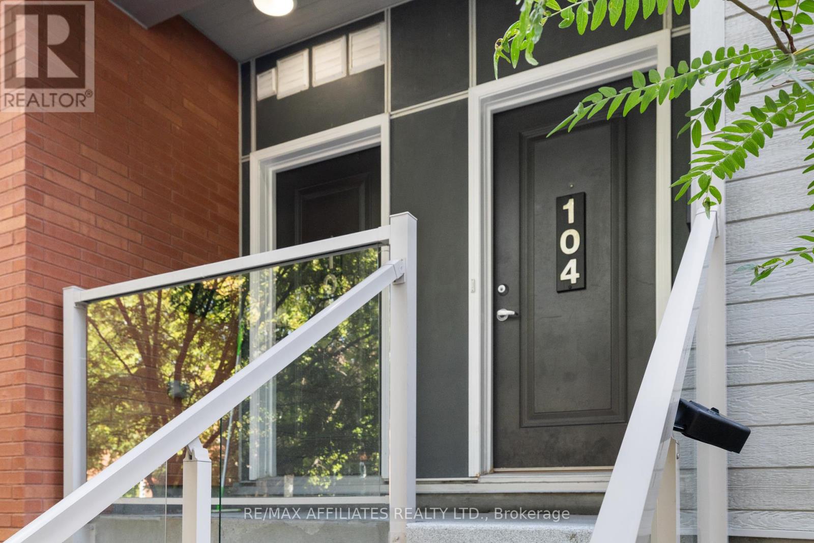 Property at 104 HOLMWOOD AVENUE image 3