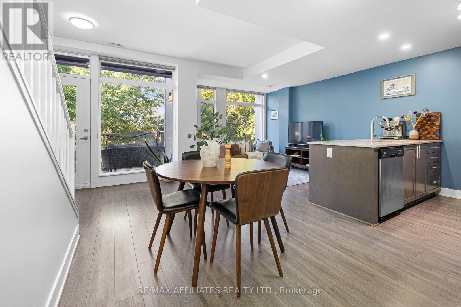 Property at 104 HOLMWOOD AVENUE image 4