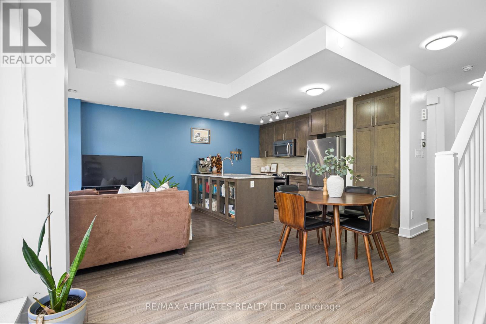 Property at 104 HOLMWOOD AVENUE image 5