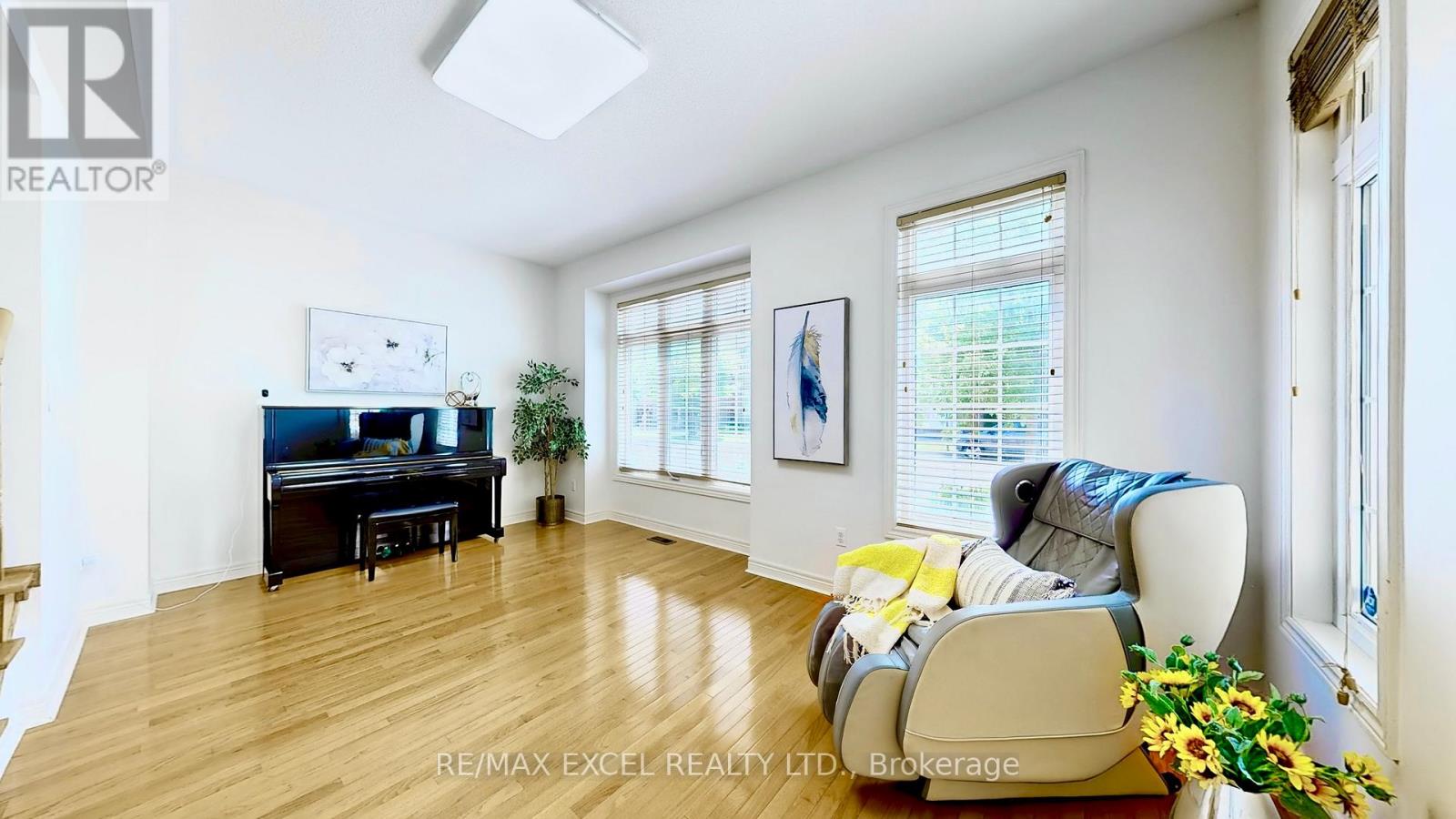 Property at 809 CORNELL ROUGE BOULEVARD image 2