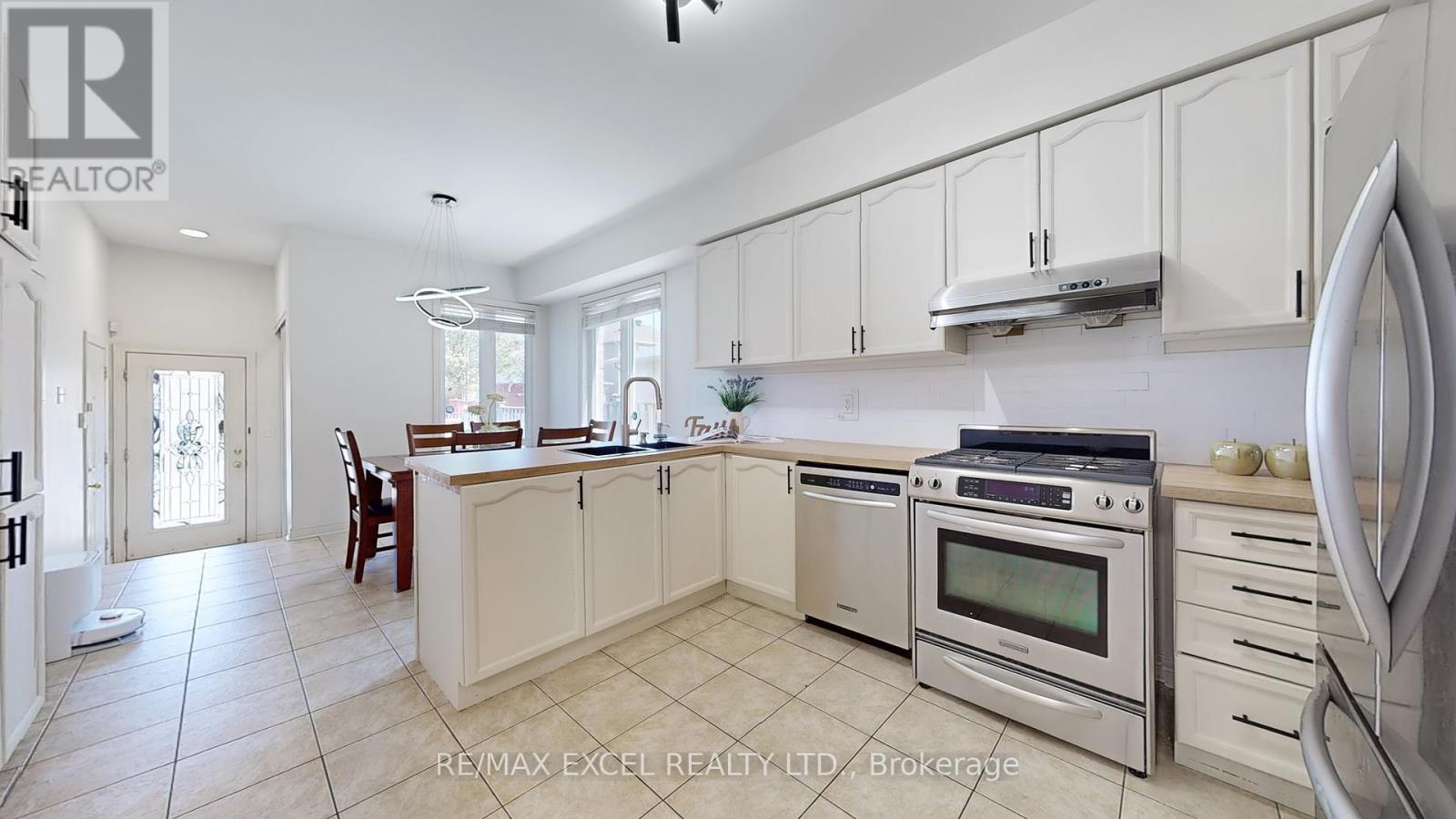 809 Cornell Rouge Boulevard, Markham, Ontario  L6B 0K5 - Photo 6 - N12394735
