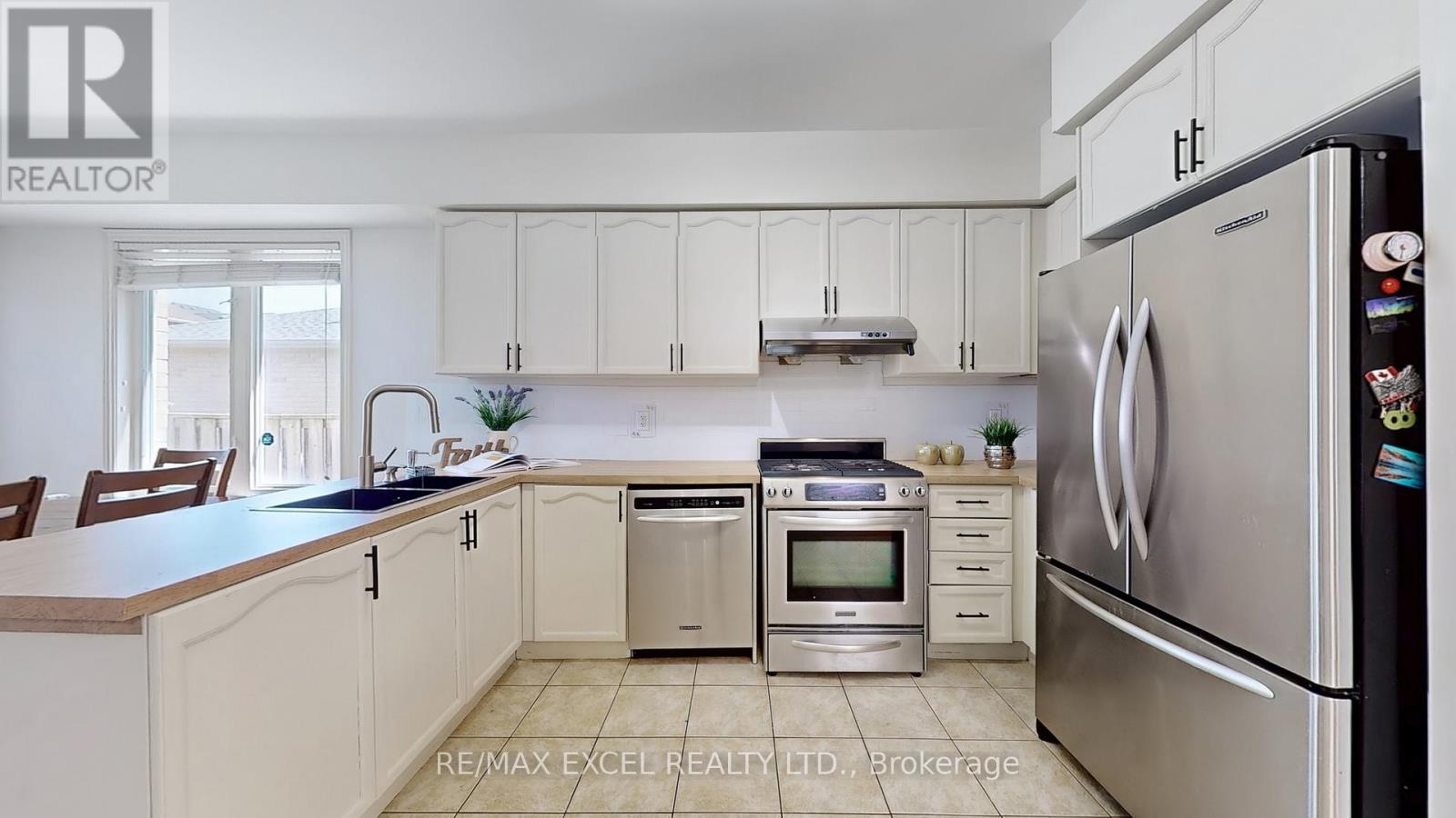 Property at 809 CORNELL ROUGE BOULEVARD image 5