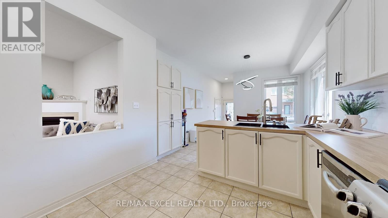 809 Cornell Rouge Boulevard, Markham, Ontario  L6B 0K5 - Photo 7 - N12394735