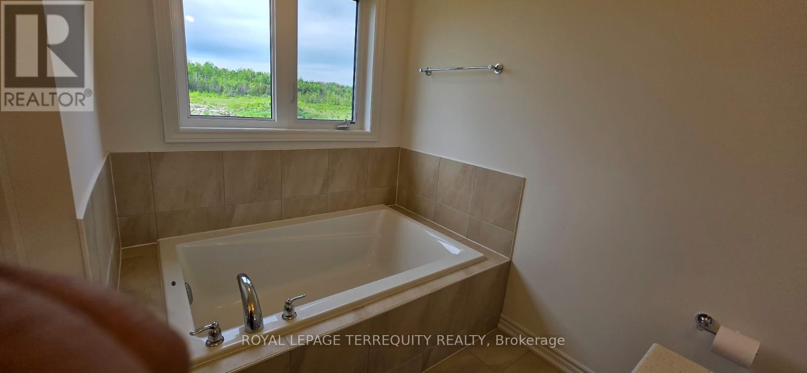 34 Hillcroft Way, Kawartha Lakes, Ontario  K0M 1A0 - Photo 22 - X12395680