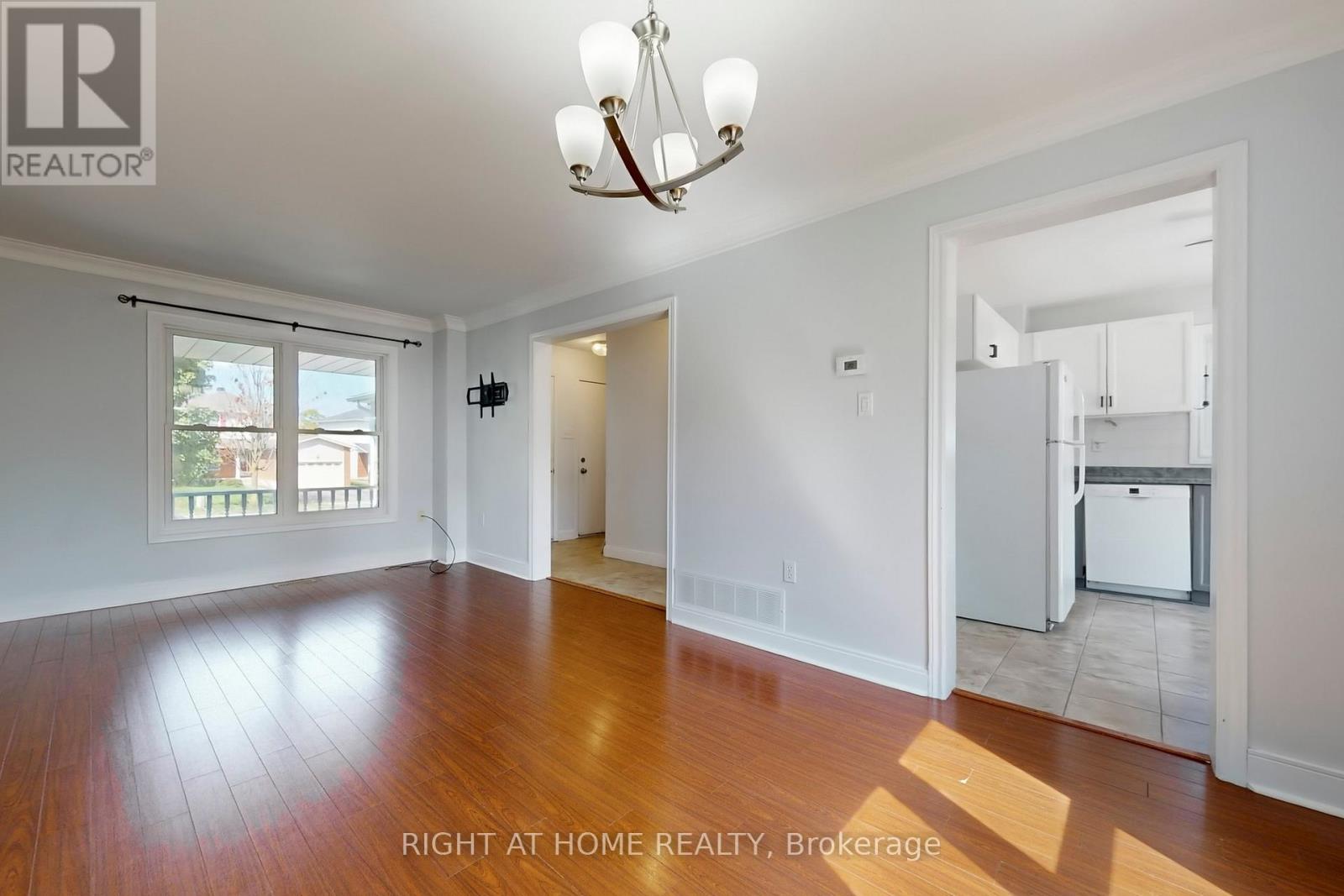 9 Ward Drive, Barrie (Painswick North), Ontario  L4N 7N9 - Photo 10 - S12400439