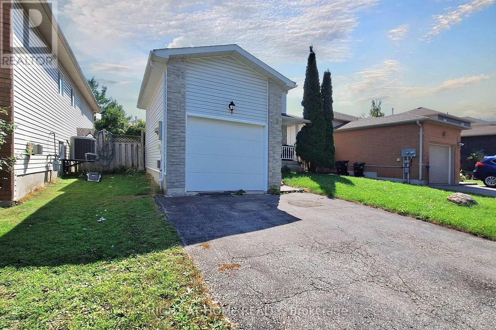 9 Ward Drive, Barrie (Painswick North), Ontario  L4N 7N9 - Photo 3 - S12400439