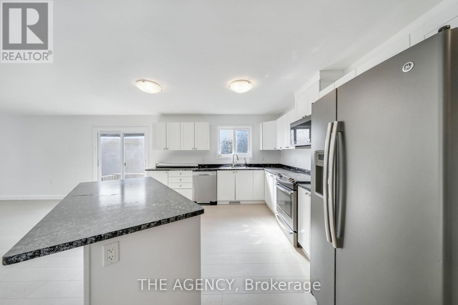 3124 Goldstein Road, Severn, Ontario  L0K 2B0 - Photo 12 - S12400447