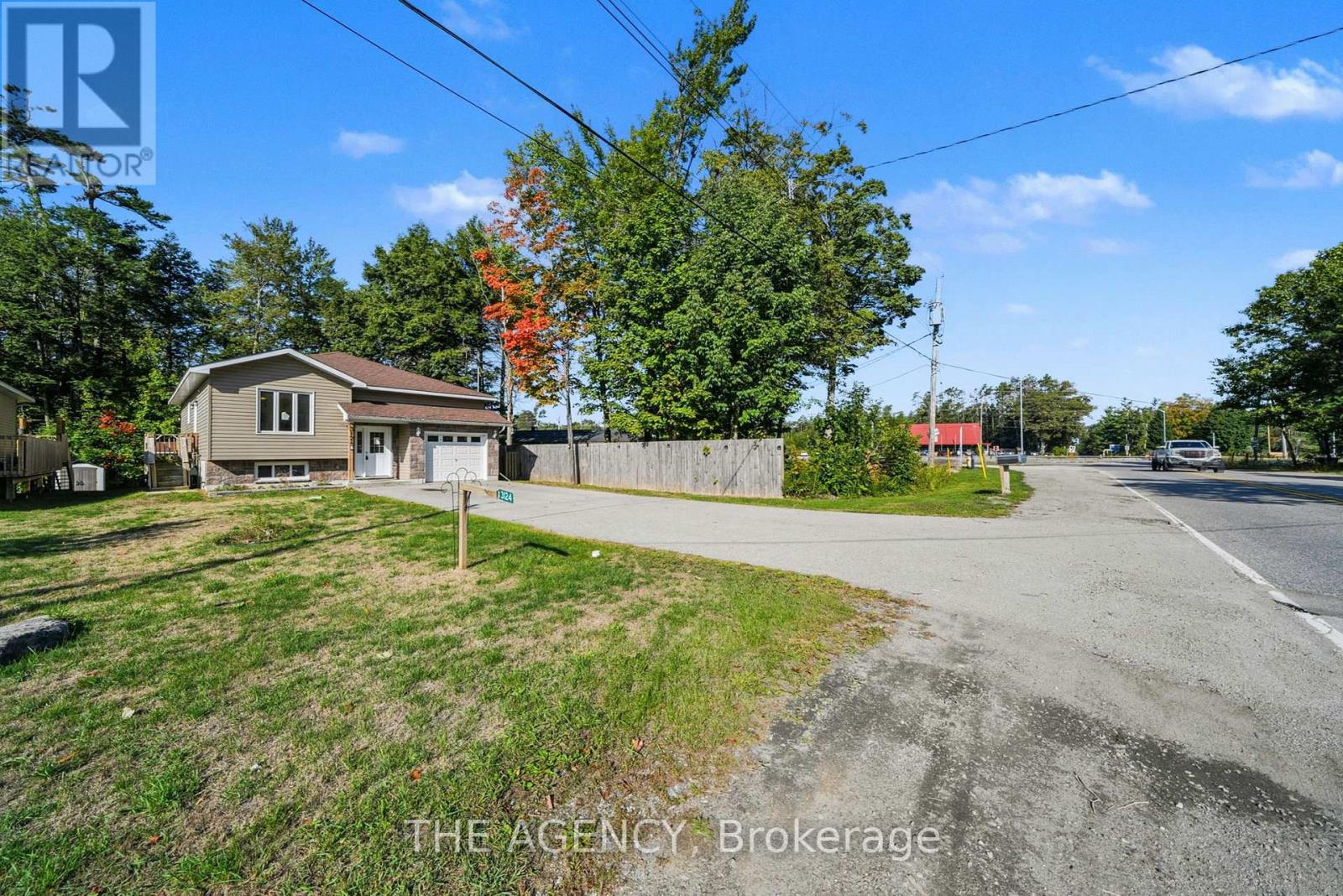 3124 Goldstein Road, Severn, Ontario  L0K 2B0 - Photo 2 - S12400447