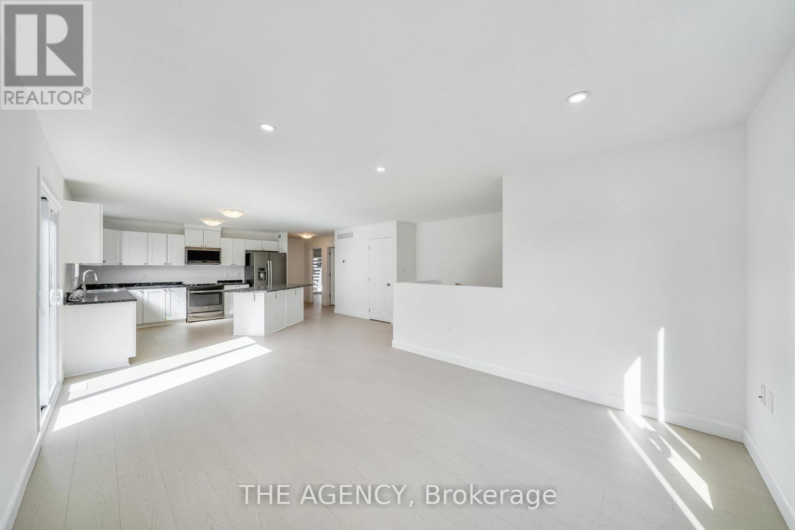 3124 Goldstein Road, Severn, Ontario  L0K 2B0 - Photo 9 - S12400447