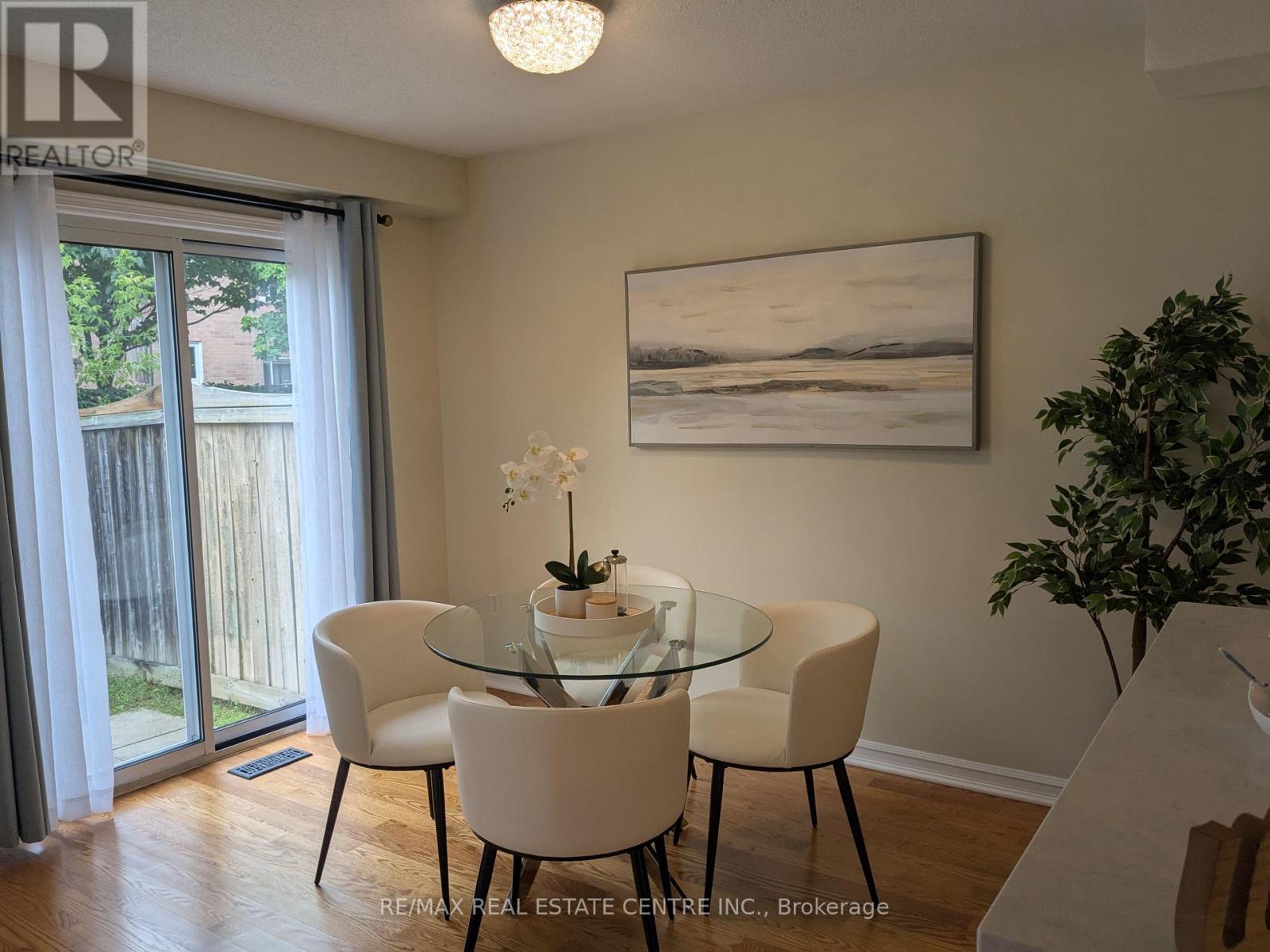 150 - 5030 Heatherleigh Avenue, Mississauga, Ontario  L5V 2G7 - Photo 2 - W12399379