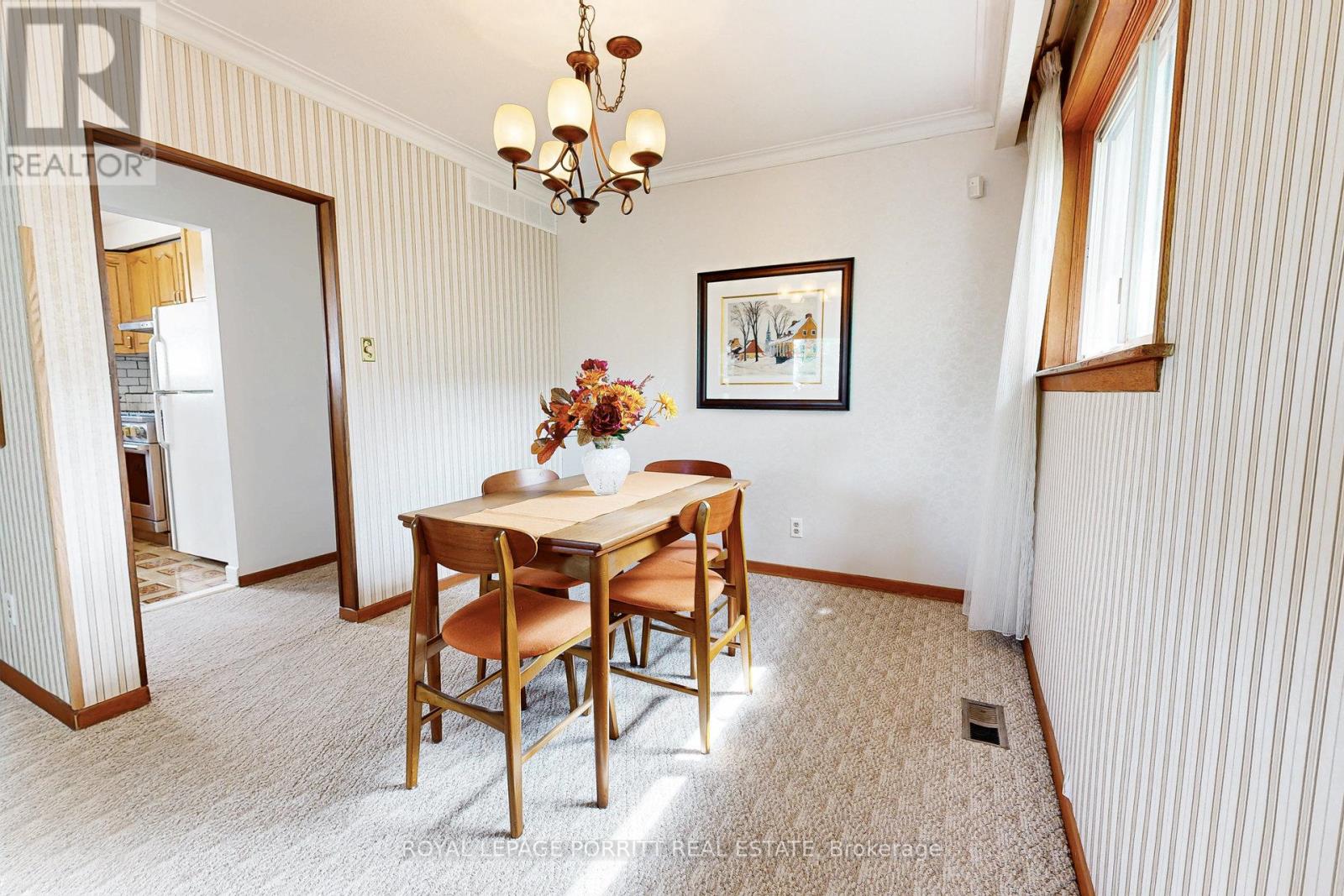 26 Richland Crescent, Toronto (Eringate-Centennial-West Deane), Ontario  M9C 4C2 - Photo 6 - W12400119