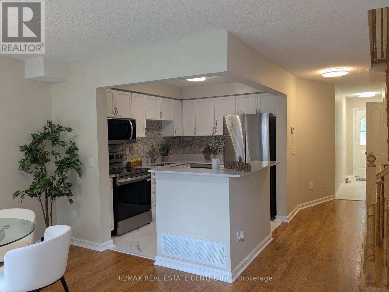 150 - 5030 Heatherleigh Avenue, Mississauga, Ontario  L5V 2G7 - Photo 4 - W12399379