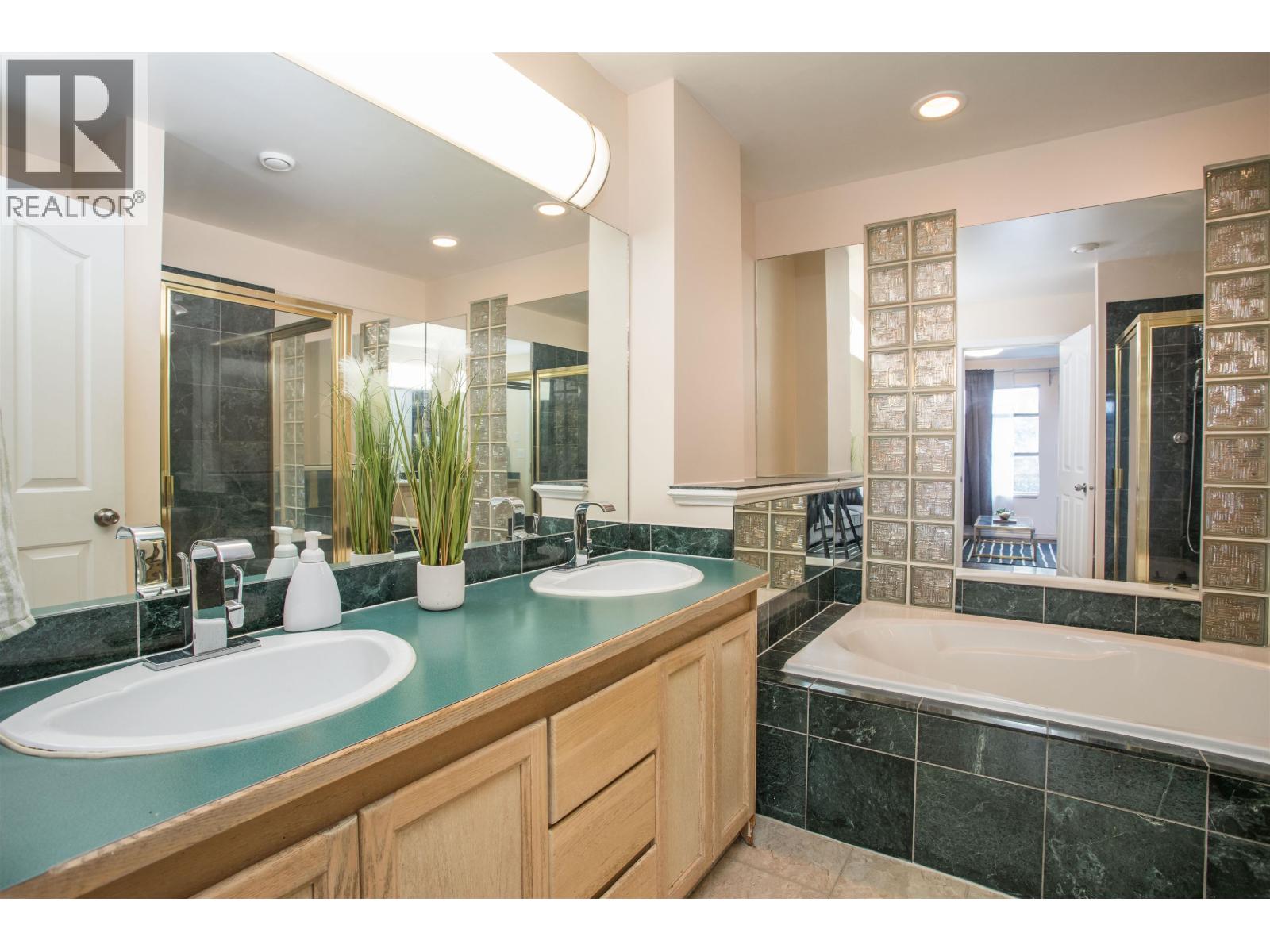 1005 Alderson Avenue, Coquitlam, British Columbia  V3K 1V8 - Photo 15 - R3046327