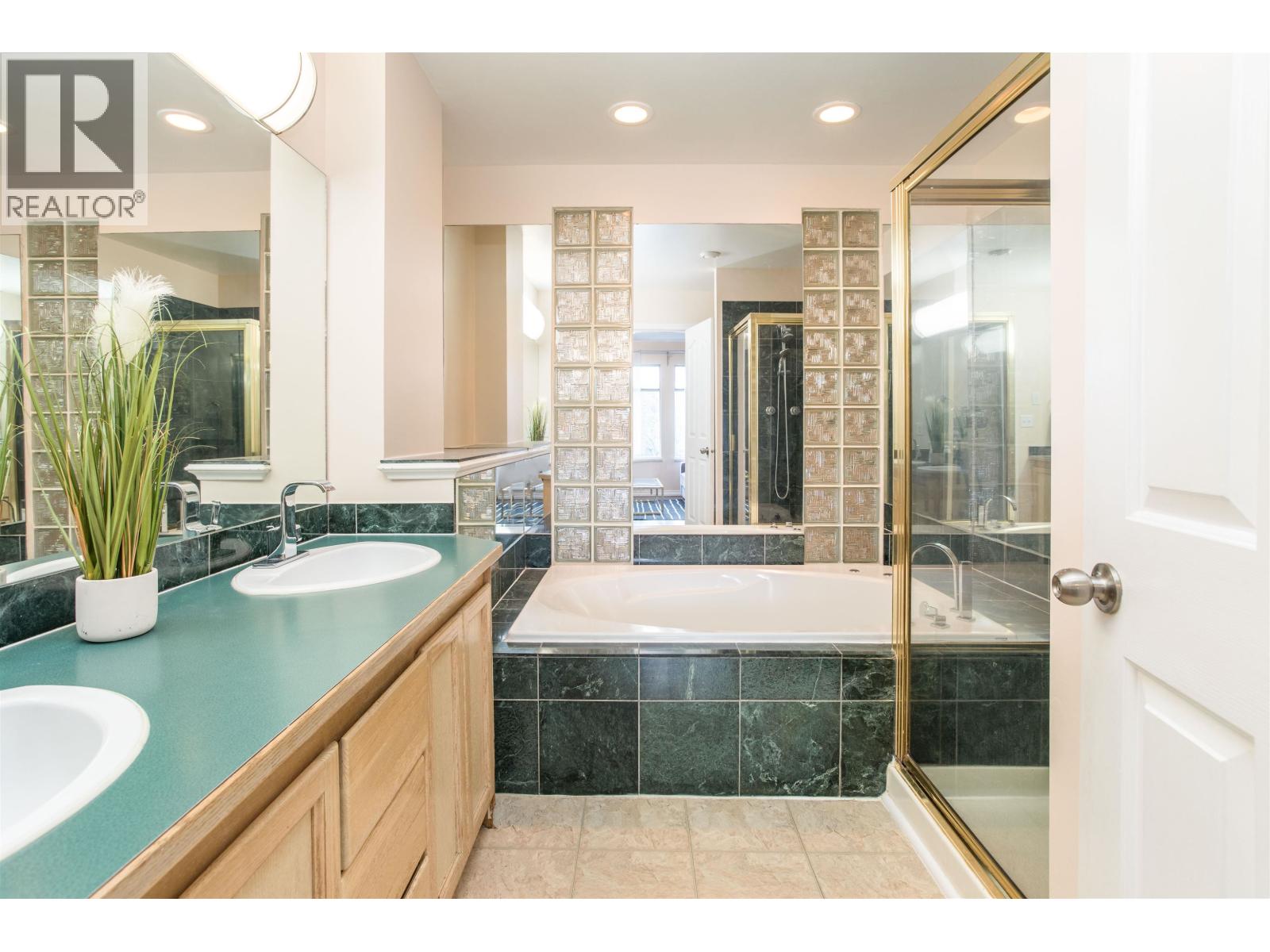 1005 Alderson Avenue, Coquitlam, British Columbia  V3K 1V8 - Photo 14 - R3046327