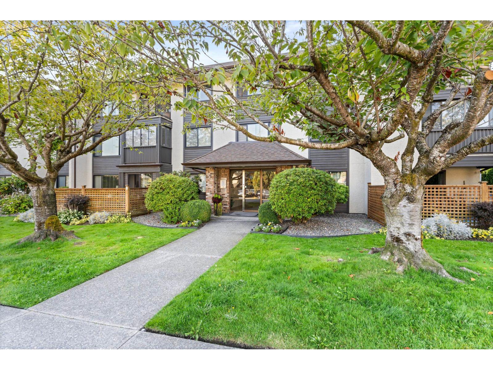 205 1531 Merklin Street, White Rock, British Columbia  V4B 4C6 - Photo 1 - R3046845