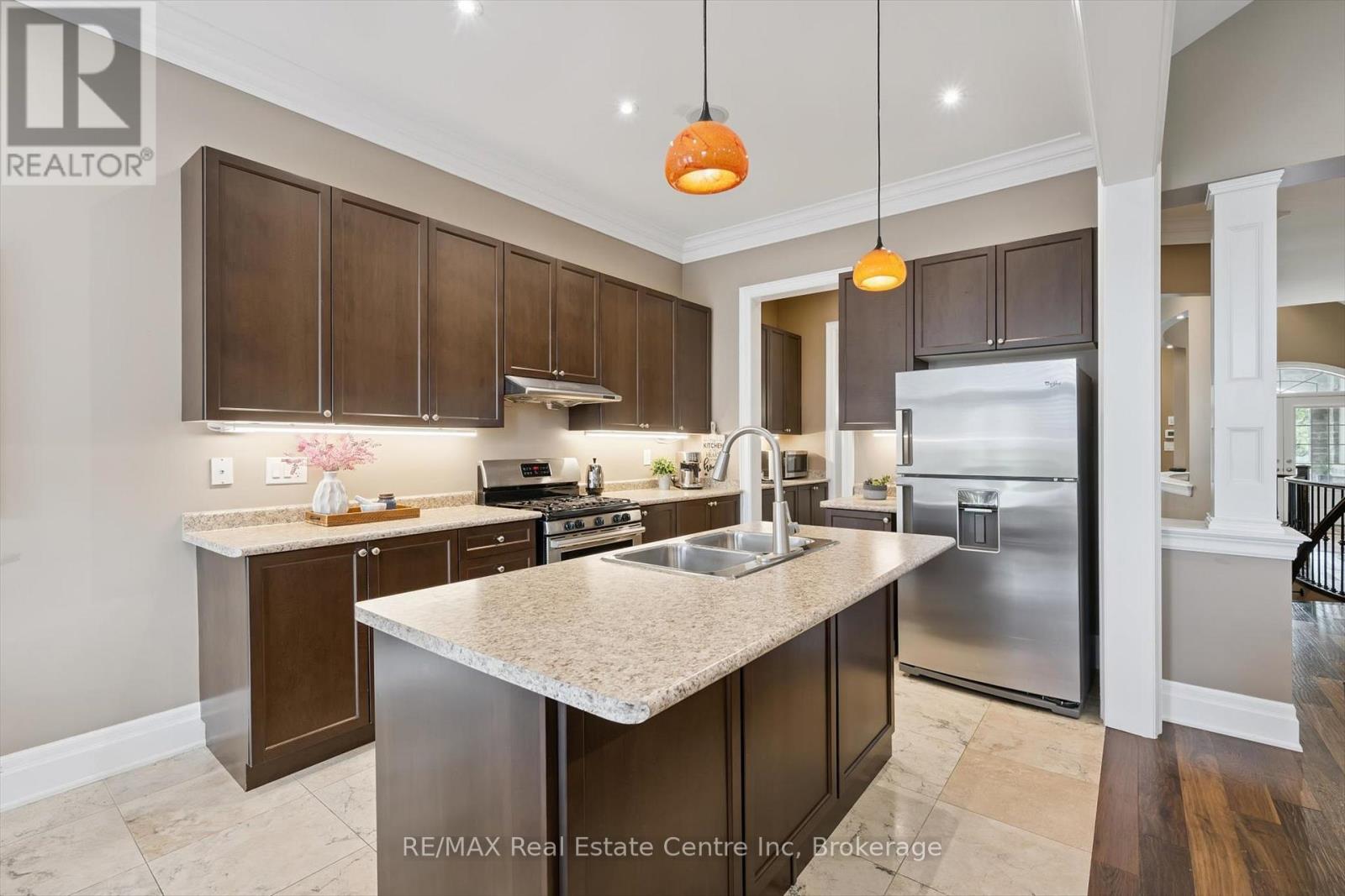 68 Gentle Fox Drive, Caledon, Ontario  L7C 3S6 - Photo 10 - W12400587