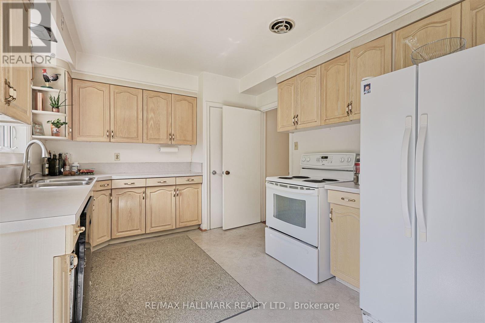 1616 Islington Avenue, Toronto, Ontario  M9A 3M6 - Photo 18 - W12400392