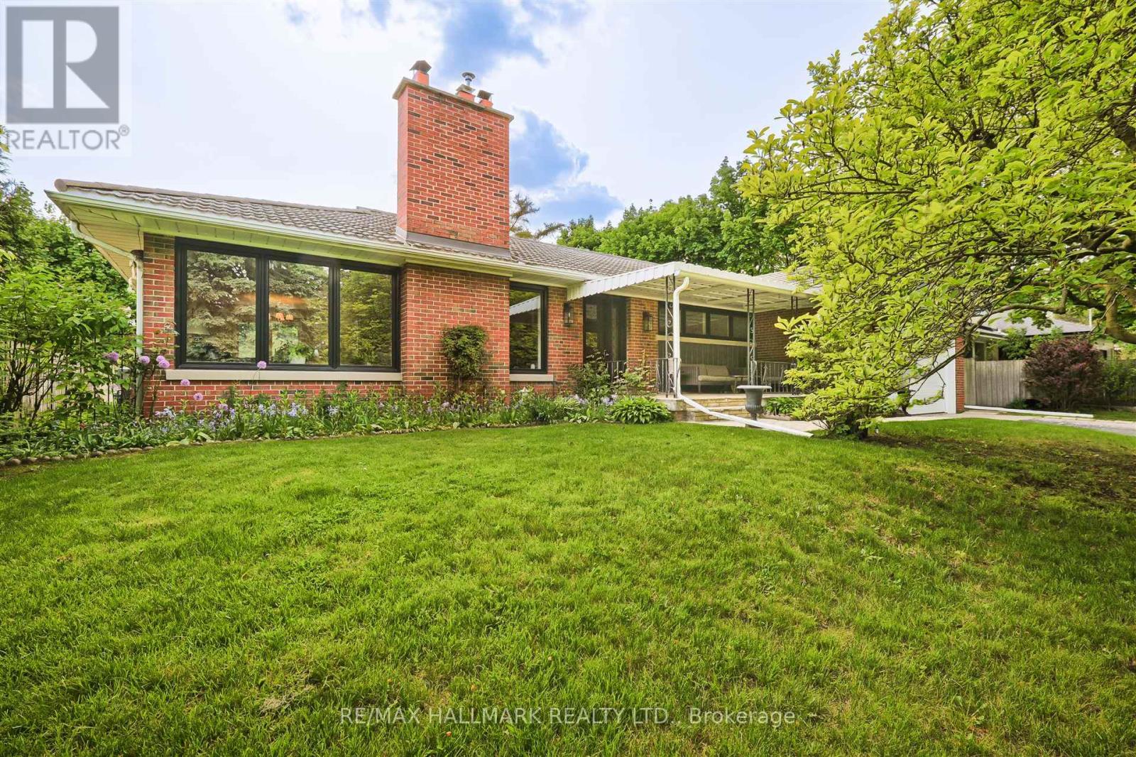 Property at 1616 ISLINGTON AVENUE image 3