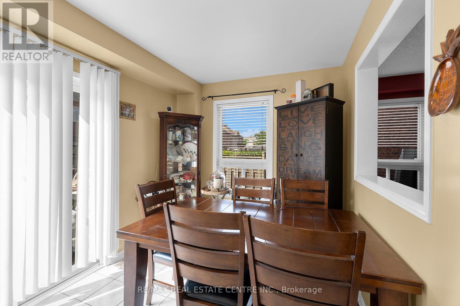 140 Saintsbury Crescent, Brampton, Ontario  L6R 2W4 - Photo 10 - W12400416