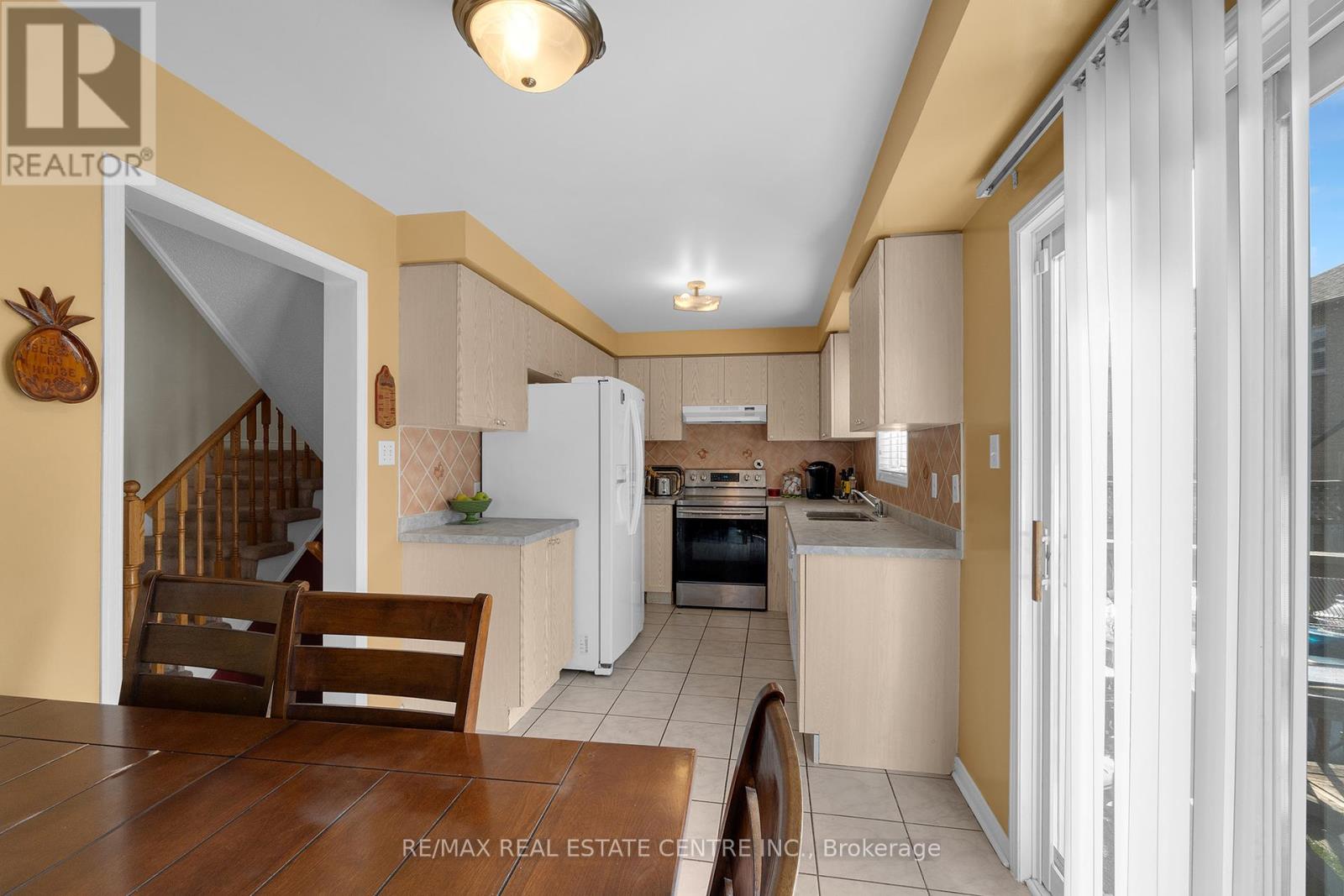 140 Saintsbury Crescent, Brampton, Ontario  L6R 2W4 - Photo 12 - W12400416