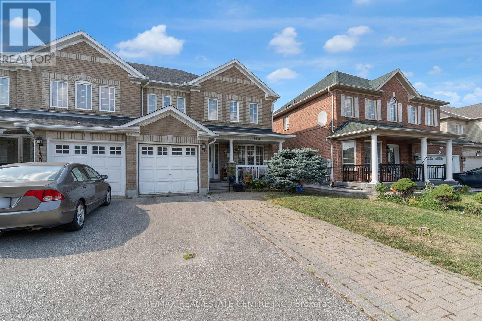 140 Saintsbury Crescent, Brampton, Ontario  L6R 2W4 - Photo 2 - W12400416