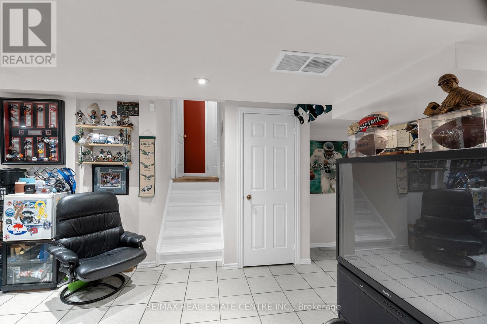 140 Saintsbury Crescent, Brampton, Ontario  L6R 2W4 - Photo 24 - W12400416