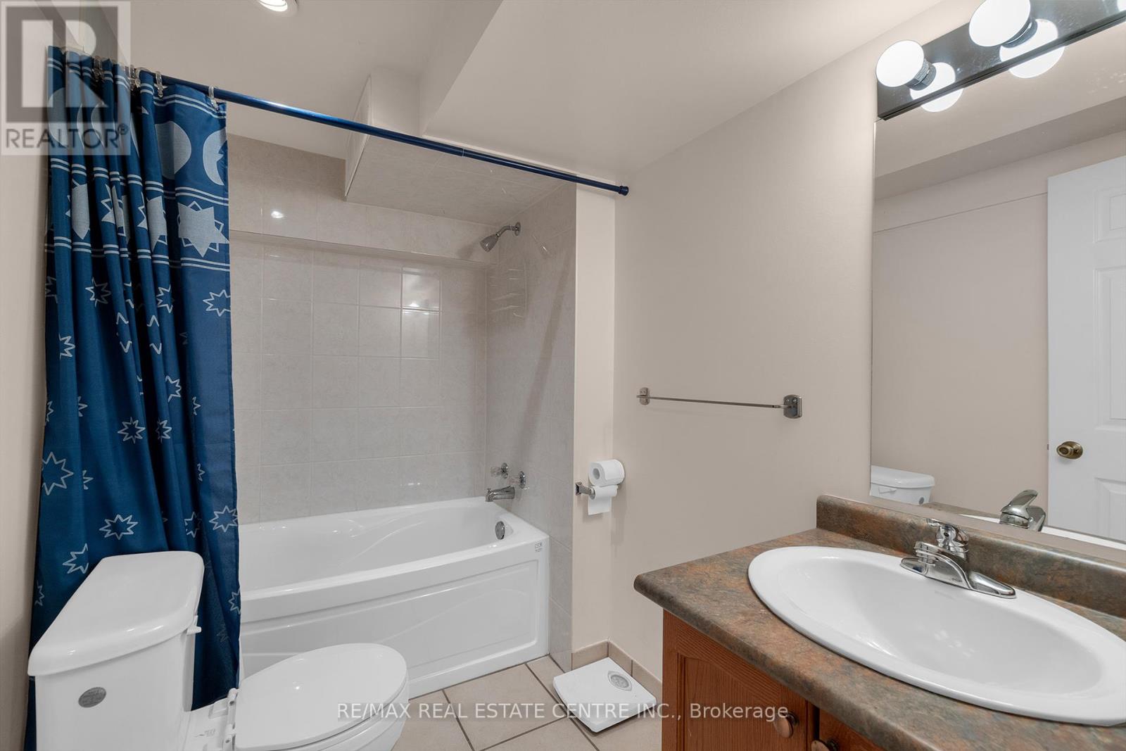140 Saintsbury Crescent, Brampton, Ontario  L6R 2W4 - Photo 25 - W12400416