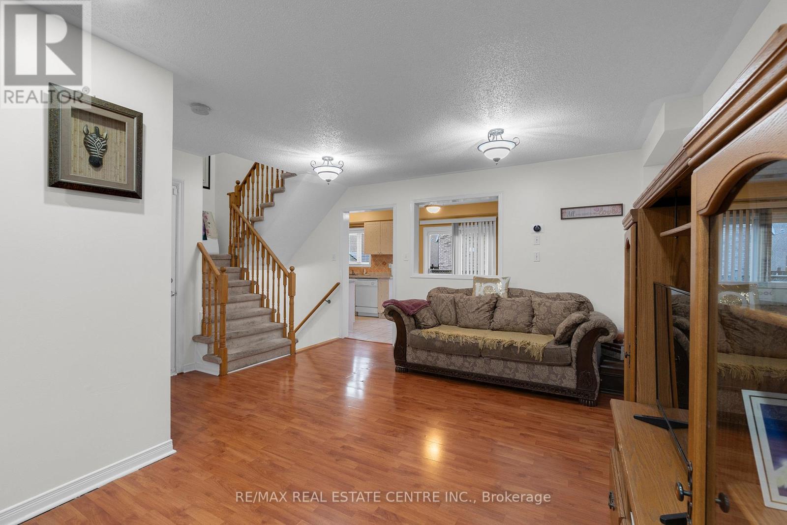 140 Saintsbury Crescent, Brampton, Ontario  L6R 2W4 - Photo 6 - W12400416