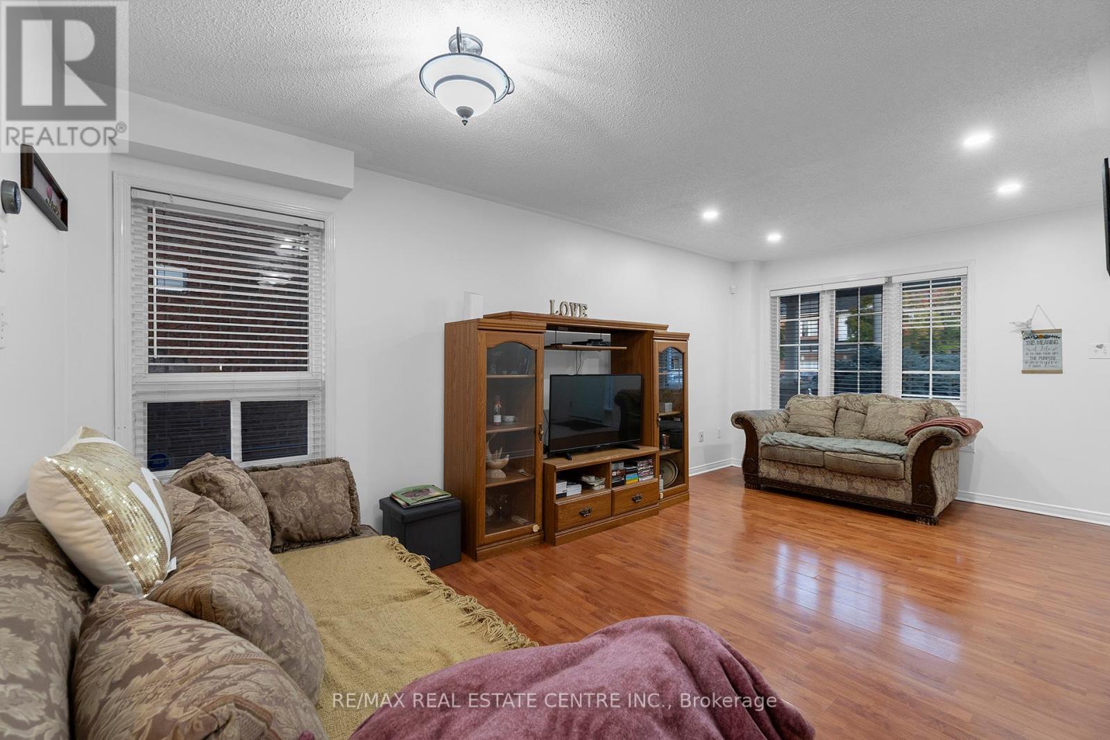140 Saintsbury Crescent, Brampton, Ontario  L6R 2W4 - Photo 7 - W12400416