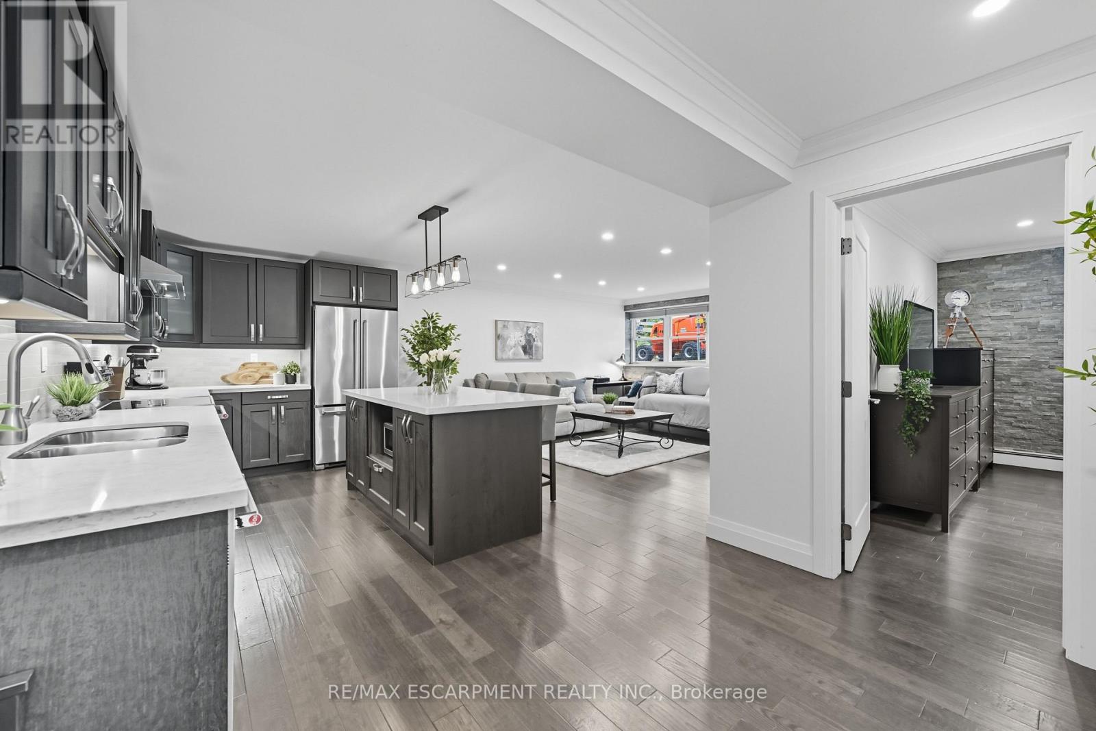 104 - 1377 LAKESHORE ROAD, Burlington, Ontario