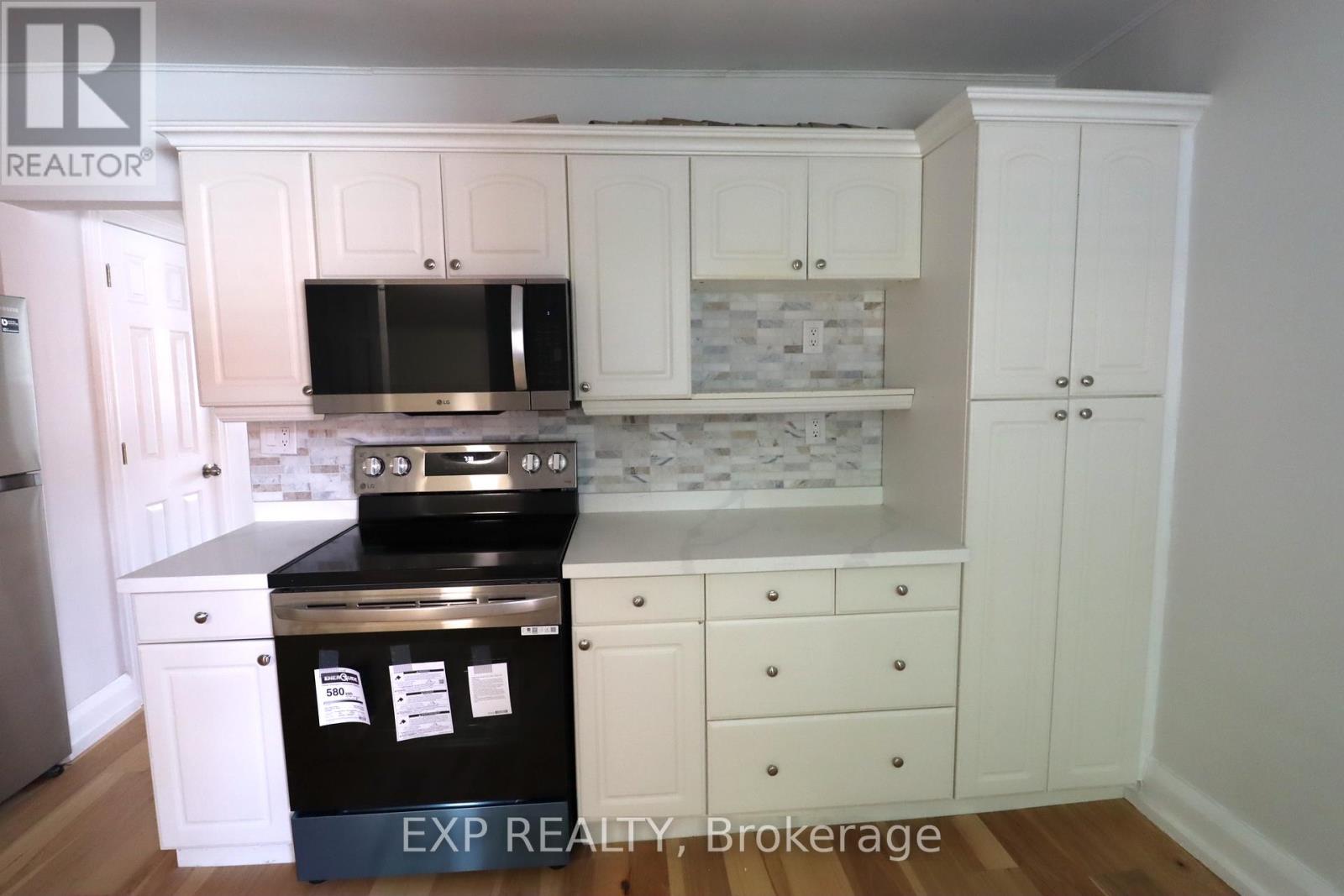 342 Eglinton Avenue E, Toronto, Ontario  M4P 1L8 - Photo 5 - C12371194