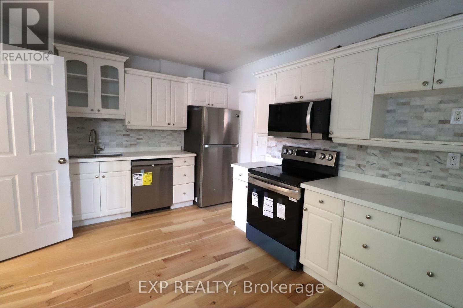 342 Eglinton Avenue E, Toronto, Ontario  M4P 1L8 - Photo 4 - C12371194