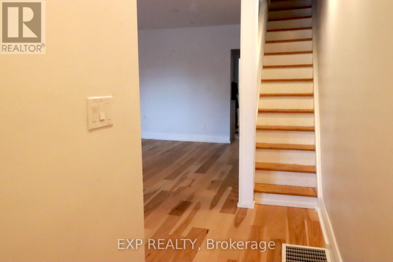 342 Eglinton Avenue E, Toronto, Ontario  M4P 1L8 - Photo 12 - C12371194