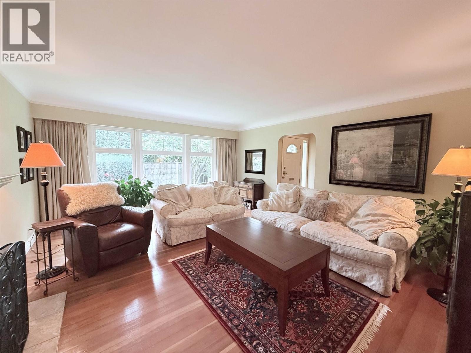 680 Thompson Avenue, Coquitlam, British Columbia  V3J 3Z8 - Photo 2 - R3046207