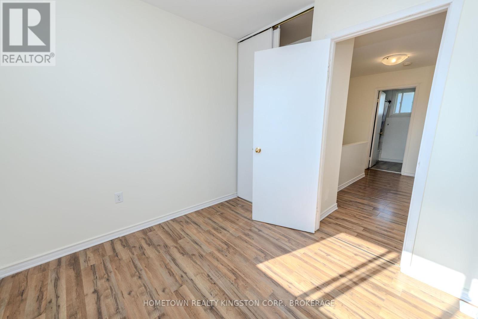 983 Oakview Avenue, Kingston, Ontario  K7M 6W9 - Photo 10 - X12400642
