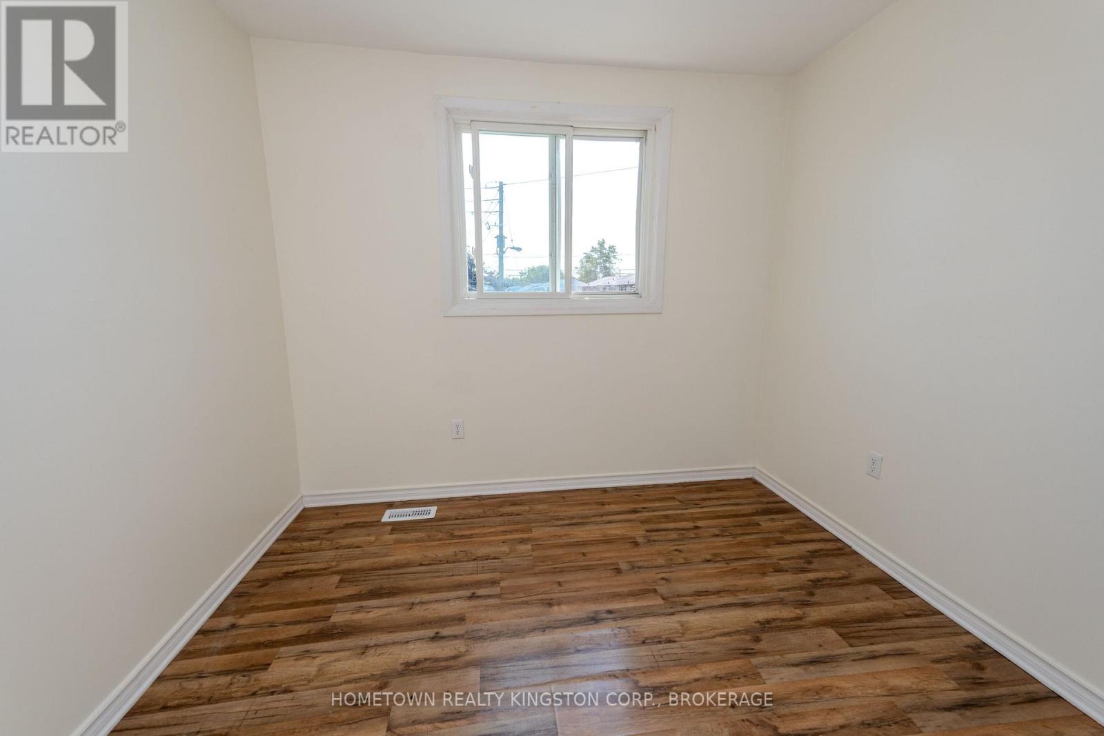 983 Oakview Avenue, Kingston, Ontario  K7M 6W9 - Photo 11 - X12400642
