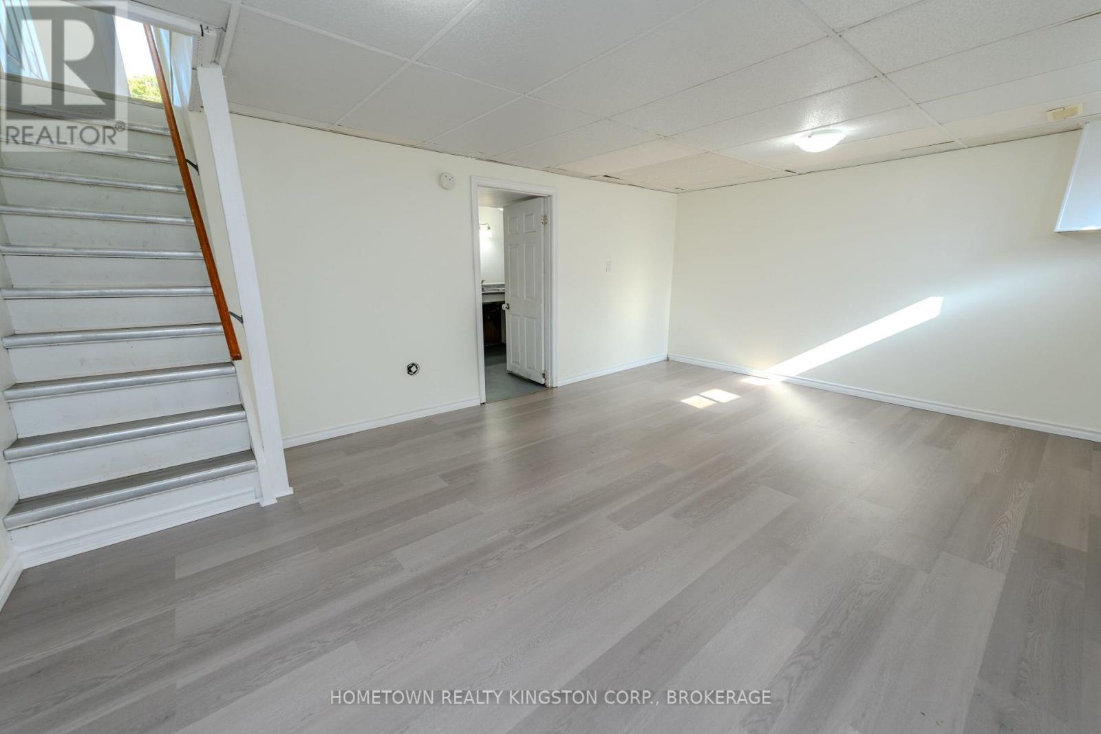 983 Oakview Avenue, Kingston, Ontario  K7M 6W9 - Photo 18 - X12400642