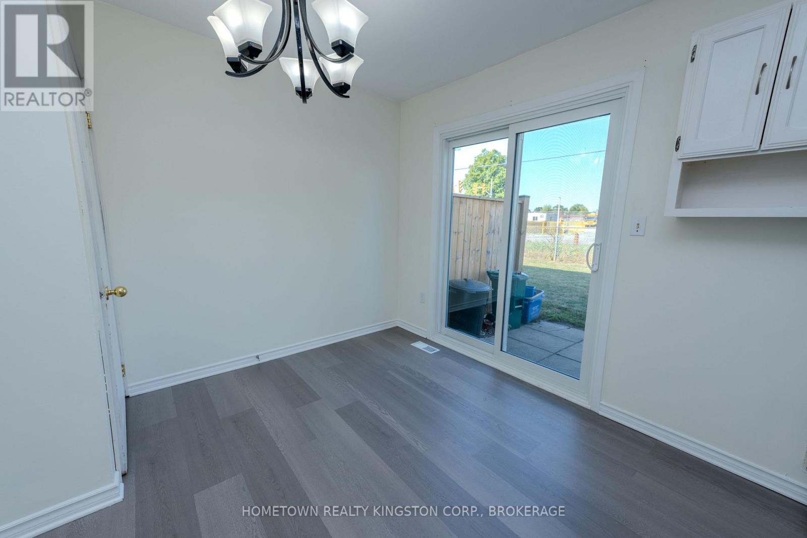 983 Oakview Avenue, Kingston, Ontario  K7M 6W9 - Photo 8 - X12400642