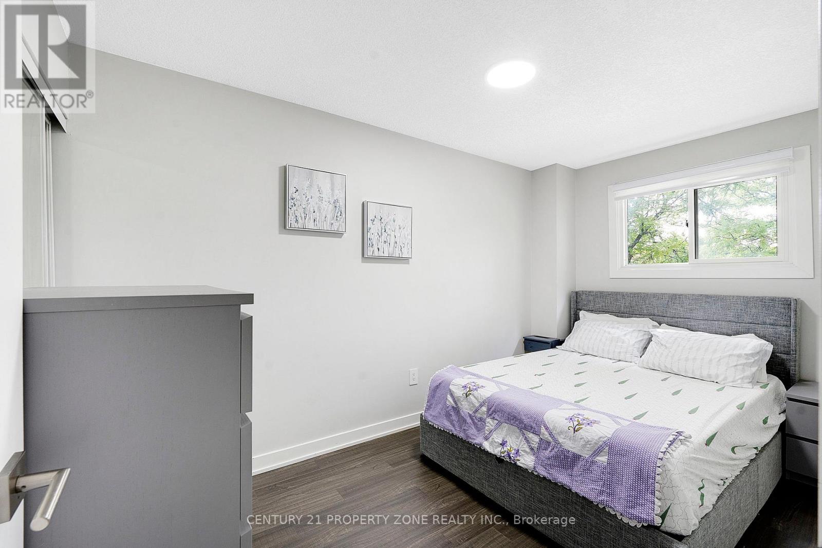 90 Enmount Drive, Brampton, Ontario  L6T 4C9 - Photo 12 - W12398755