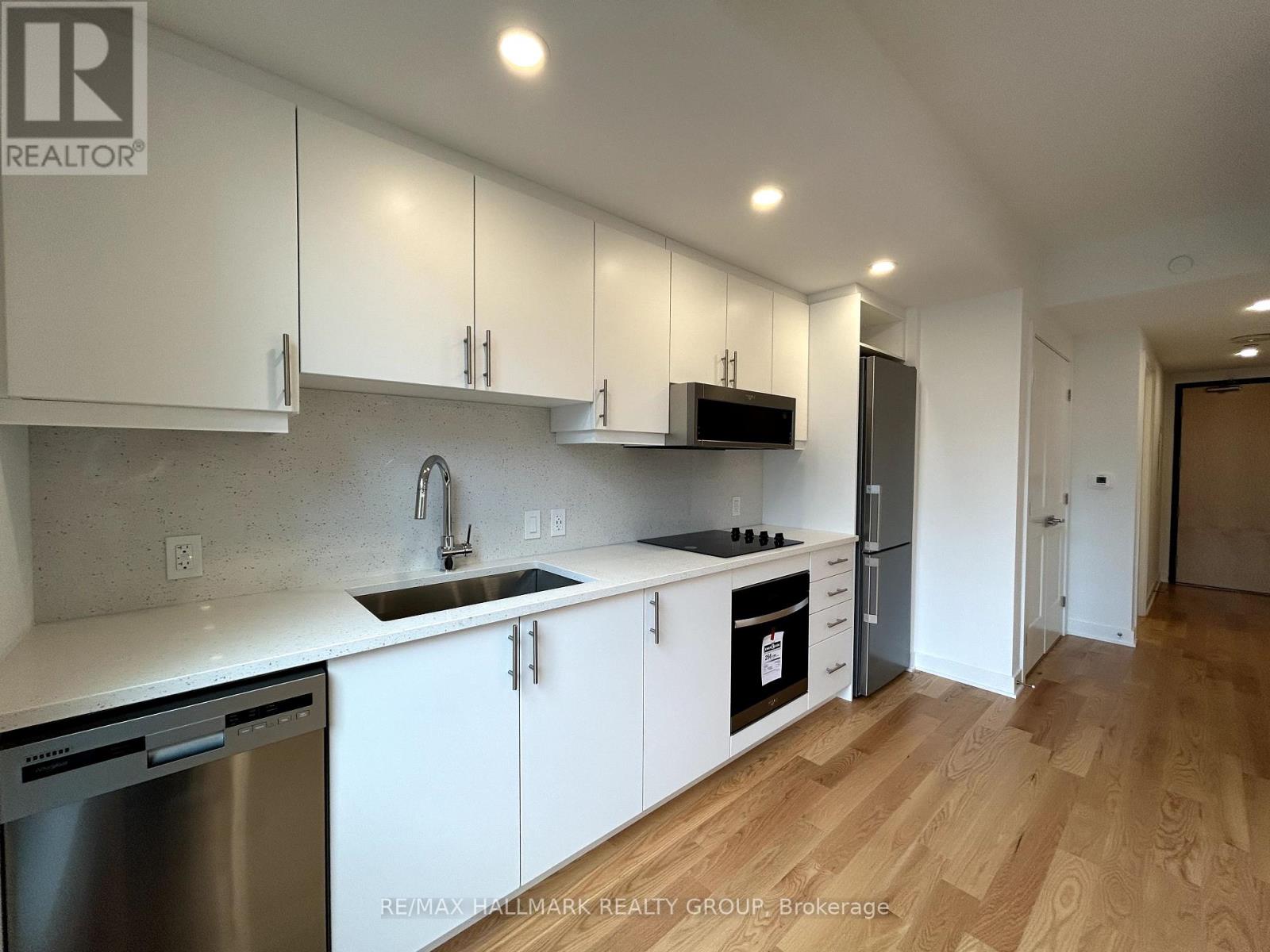 1108 - 340 Queen Street, Ottawa, Ontario  K1S 4E6 - Photo 3 - X12400684