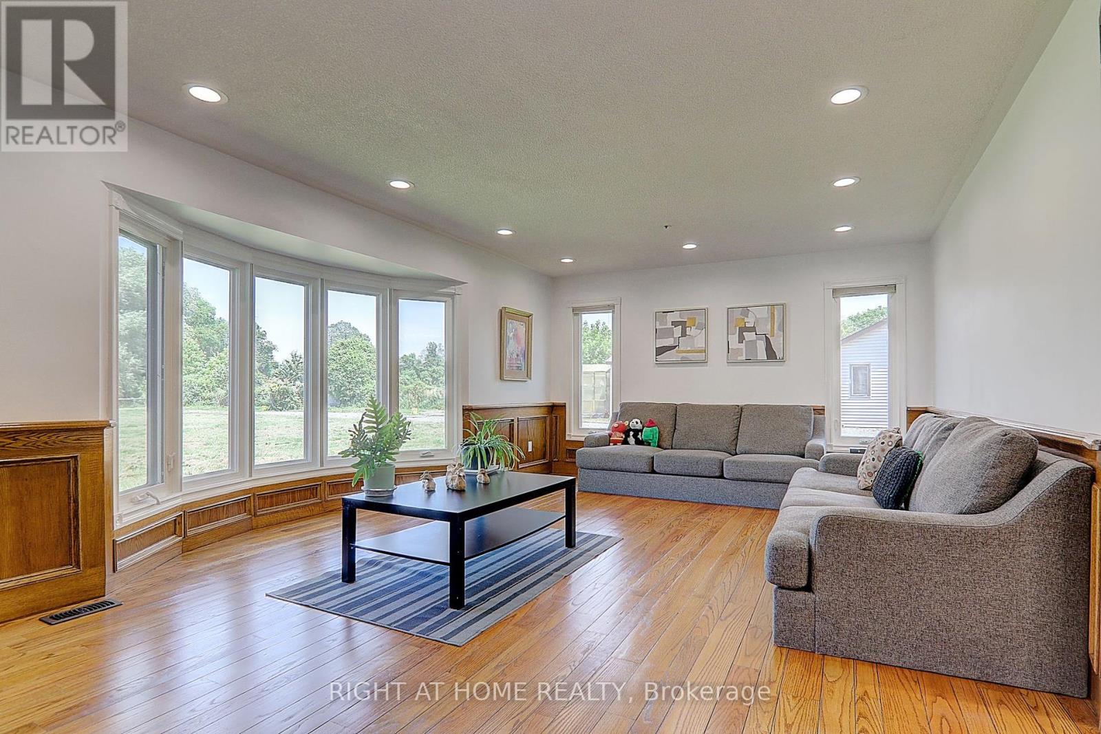 1008 Mount Albert Road, East Gwillimbury, Ontario  L0G 1V0 - Photo 12 - N12400472