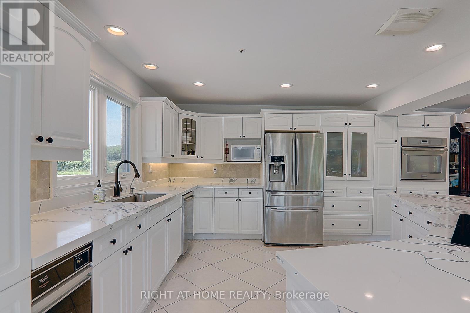 1008 Mount Albert Road, East Gwillimbury, Ontario  L0G 1V0 - Photo 16 - N12400472