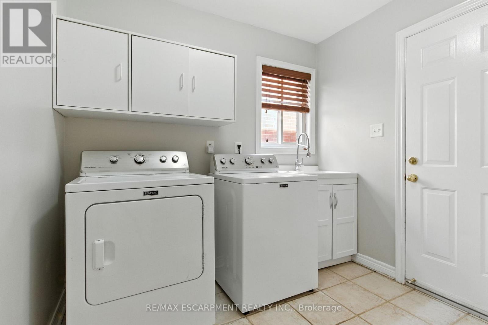 49 Johnson Crescent, Halton Hills (Georgetown), Ontario  L7G 6C9 - Photo 15 - W12400466