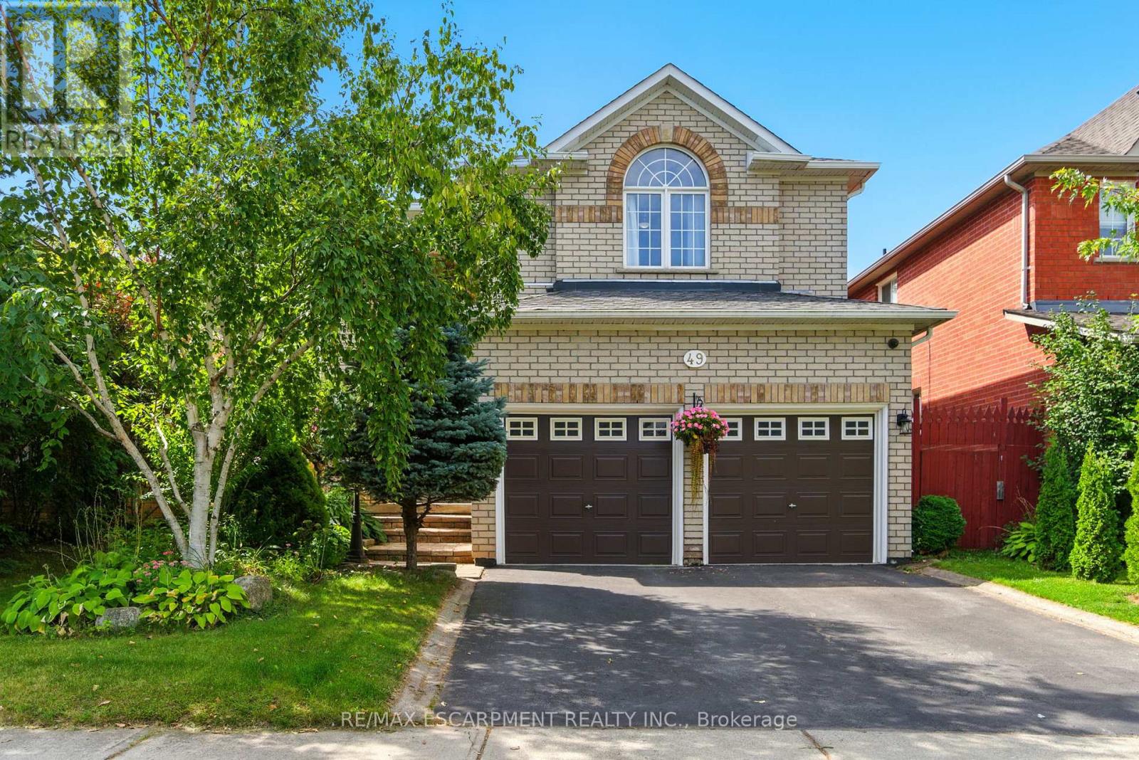 49 Johnson Crescent, Halton Hills (Georgetown), Ontario  L7G 6C9 - Photo 2 - W12400466