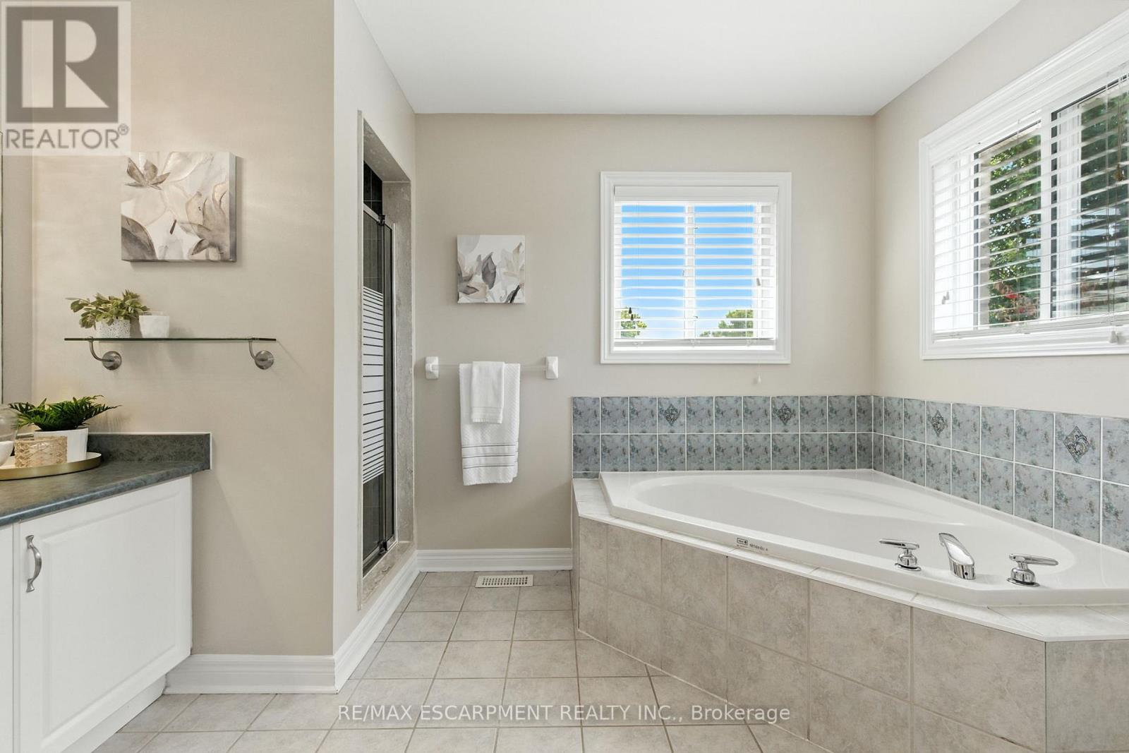 49 Johnson Crescent, Halton Hills (Georgetown), Ontario  L7G 6C9 - Photo 24 - W12400466