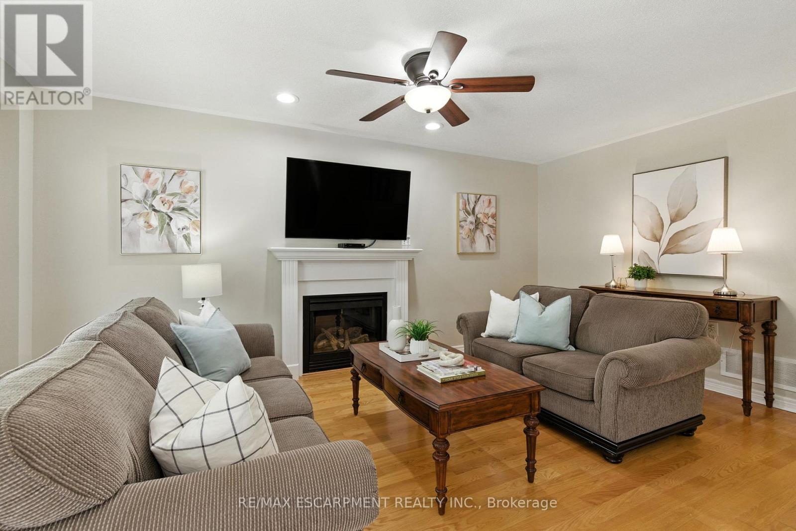 49 Johnson Crescent, Halton Hills (Georgetown), Ontario  L7G 6C9 - Photo 8 - W12400466