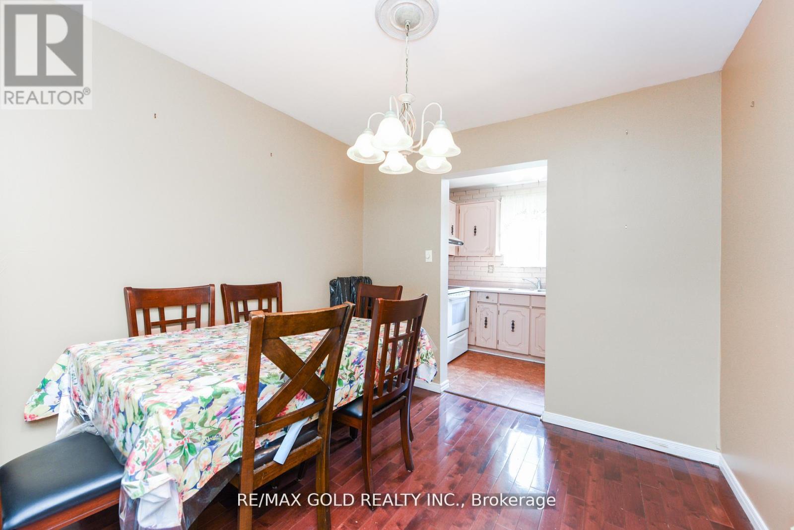 29 Glenmore Crescent, Brampton, Ontario  L6S 1H9 - Photo 12 - W12400476