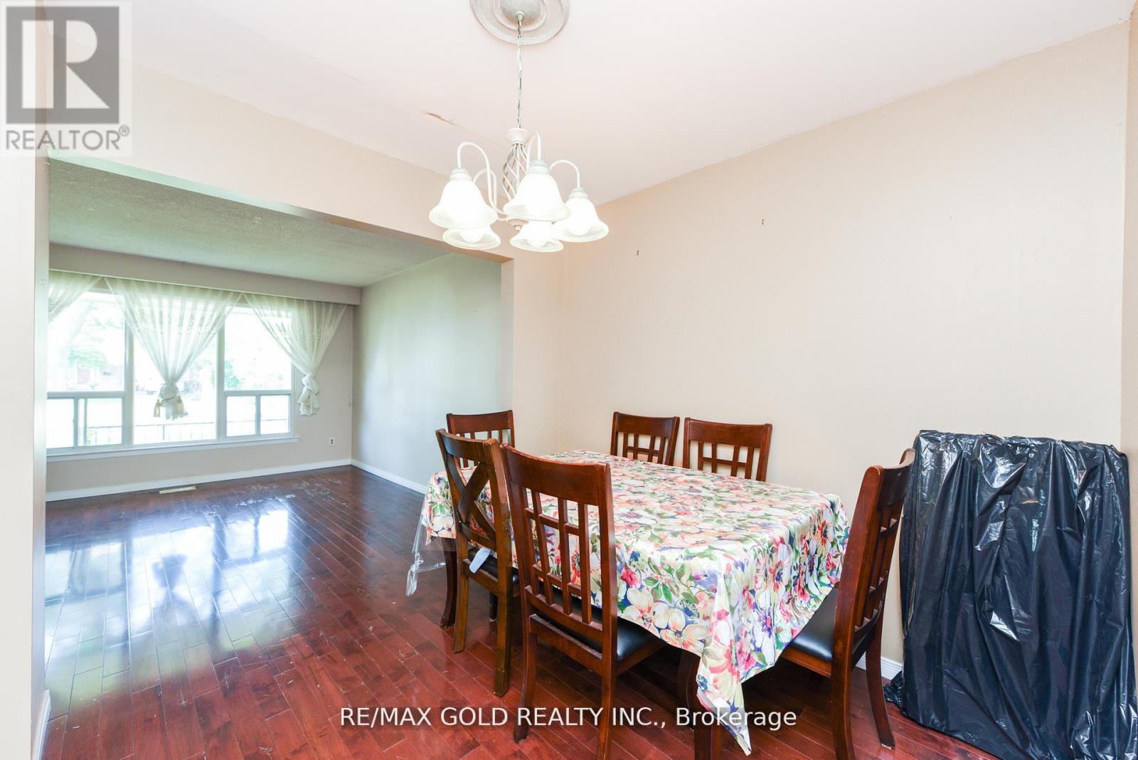 29 Glenmore Crescent, Brampton, Ontario  L6S 1H9 - Photo 13 - W12400476